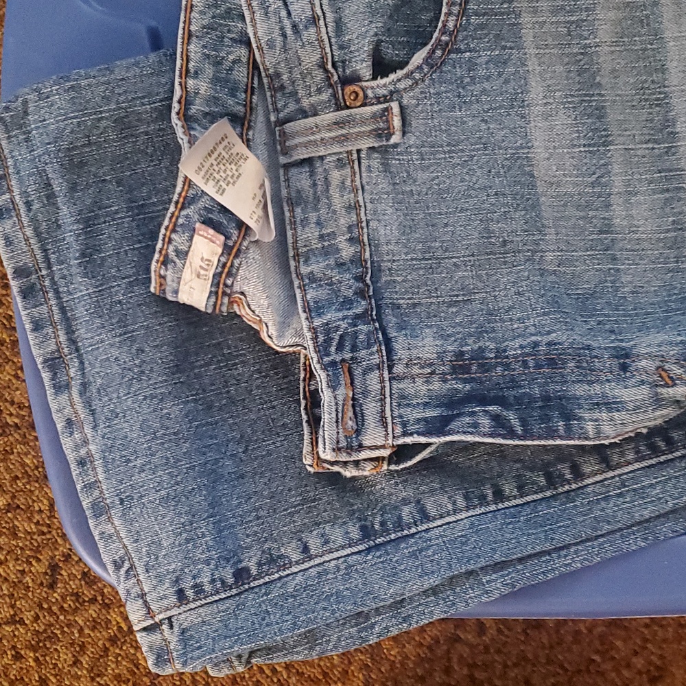 Levi's - Picture 2 of 8